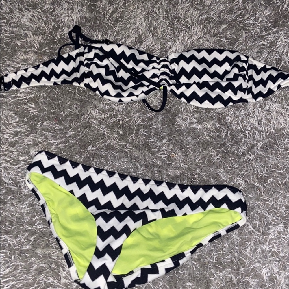 stripped baithing suit